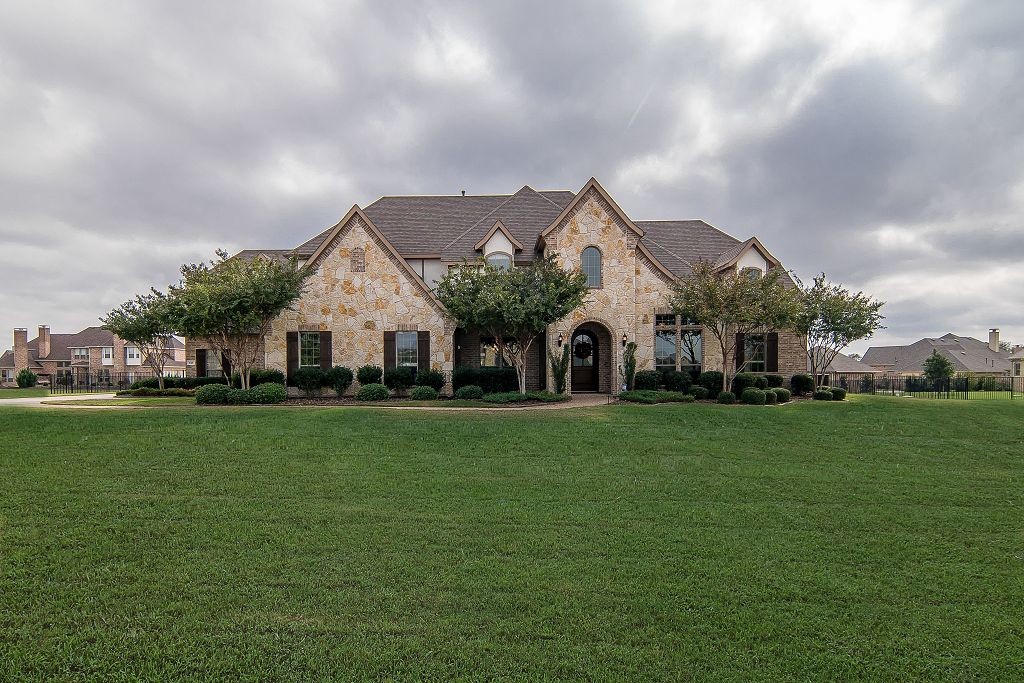 Gorgeous Custom Paul Taylor Home on 1 Acre of Land!